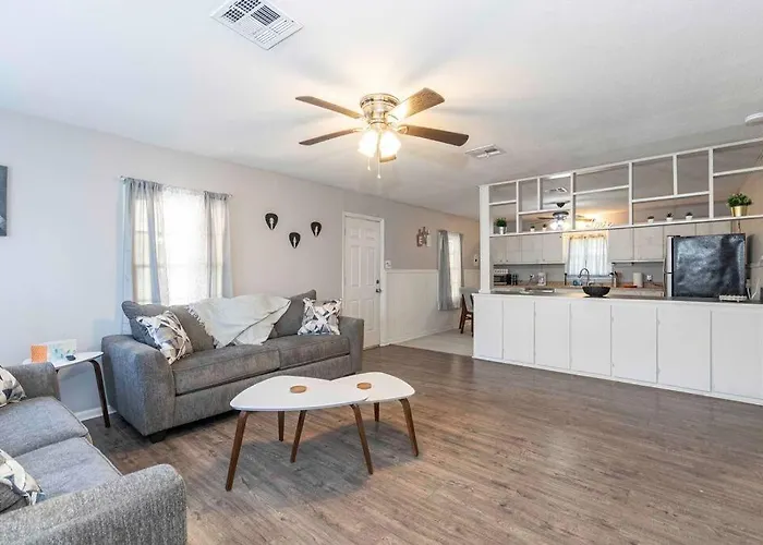 Cozy & Quiet Lafayette Home