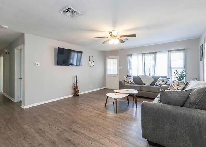 Cozy & Quiet Lafayette Home